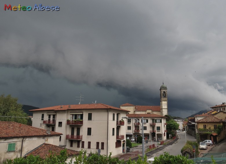 Shelf Cloud verso Como